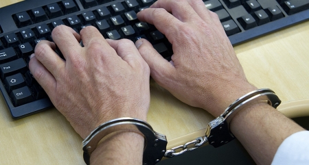Crimes digitais: o que são, como denunciar e quais leis tipificam como crime?