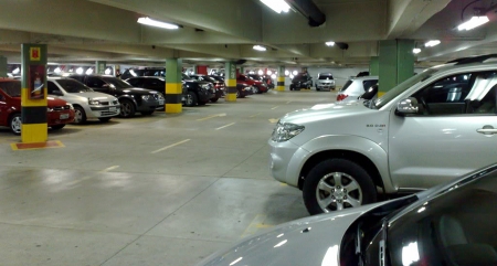 Lei isenta do pagamento de estacionamento em shopping centers